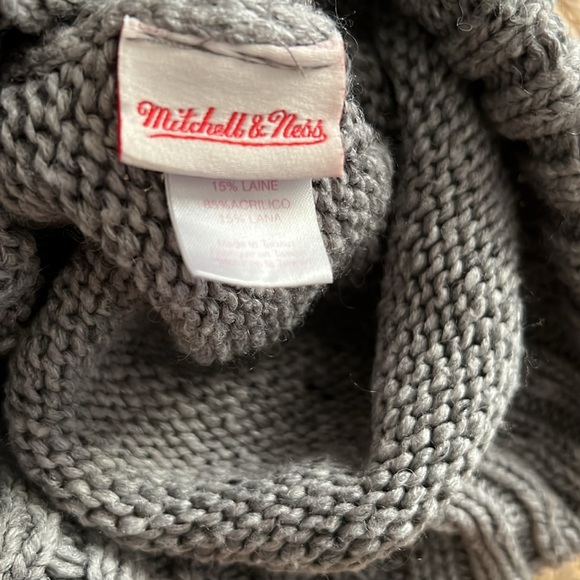 Mitchell & Ness Raptors  15% wool Knit Beanie Toque  Hat - Picture 7 of 9